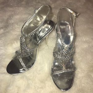 Bakers beautiful silver and Rhinestone heels